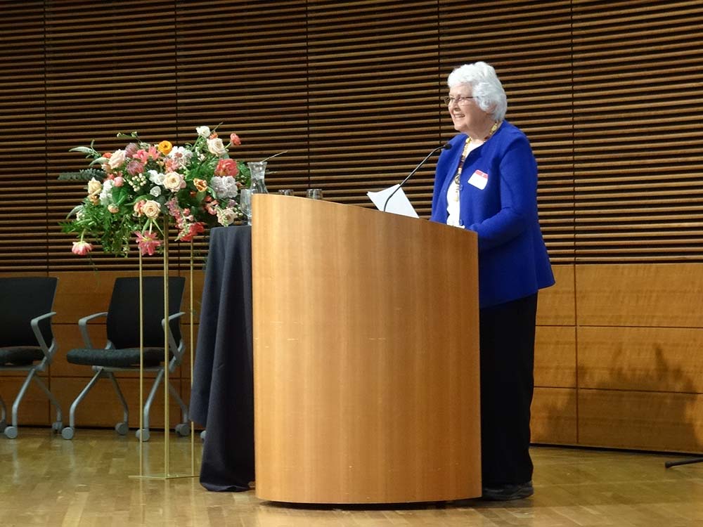 Gisela Kutzbach speaks from a podium
